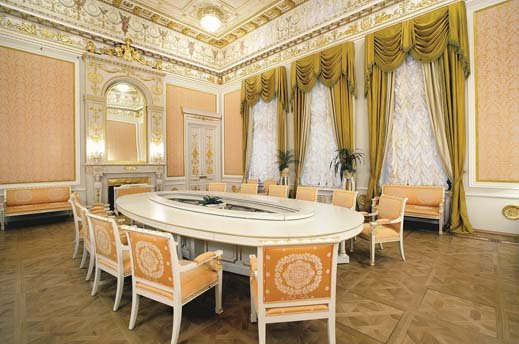 Oval table 600x300